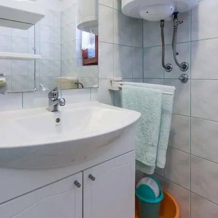 12829a Apartment